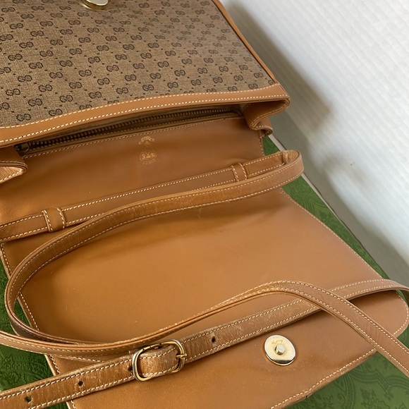 Authentic Gucci Crossbody/Shoulder Bag. - Picture 9 of 16